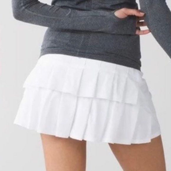 lululemon athletica Dresses & Skirts - Lululemon PACE SETTER white tennis  skirt  sz 8 TALL
